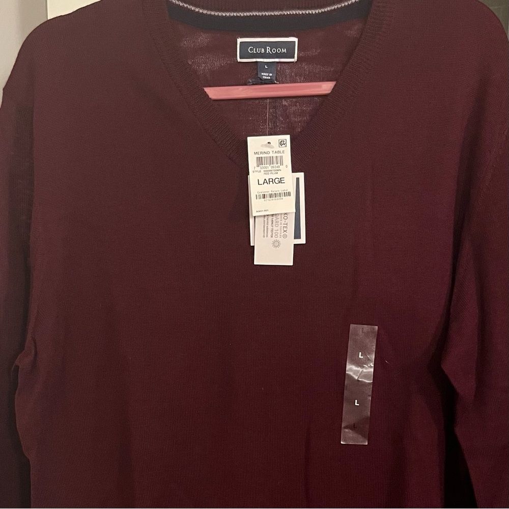 New with tags! Men’s V Neck red Plum Club room merino wool blend sweater Large